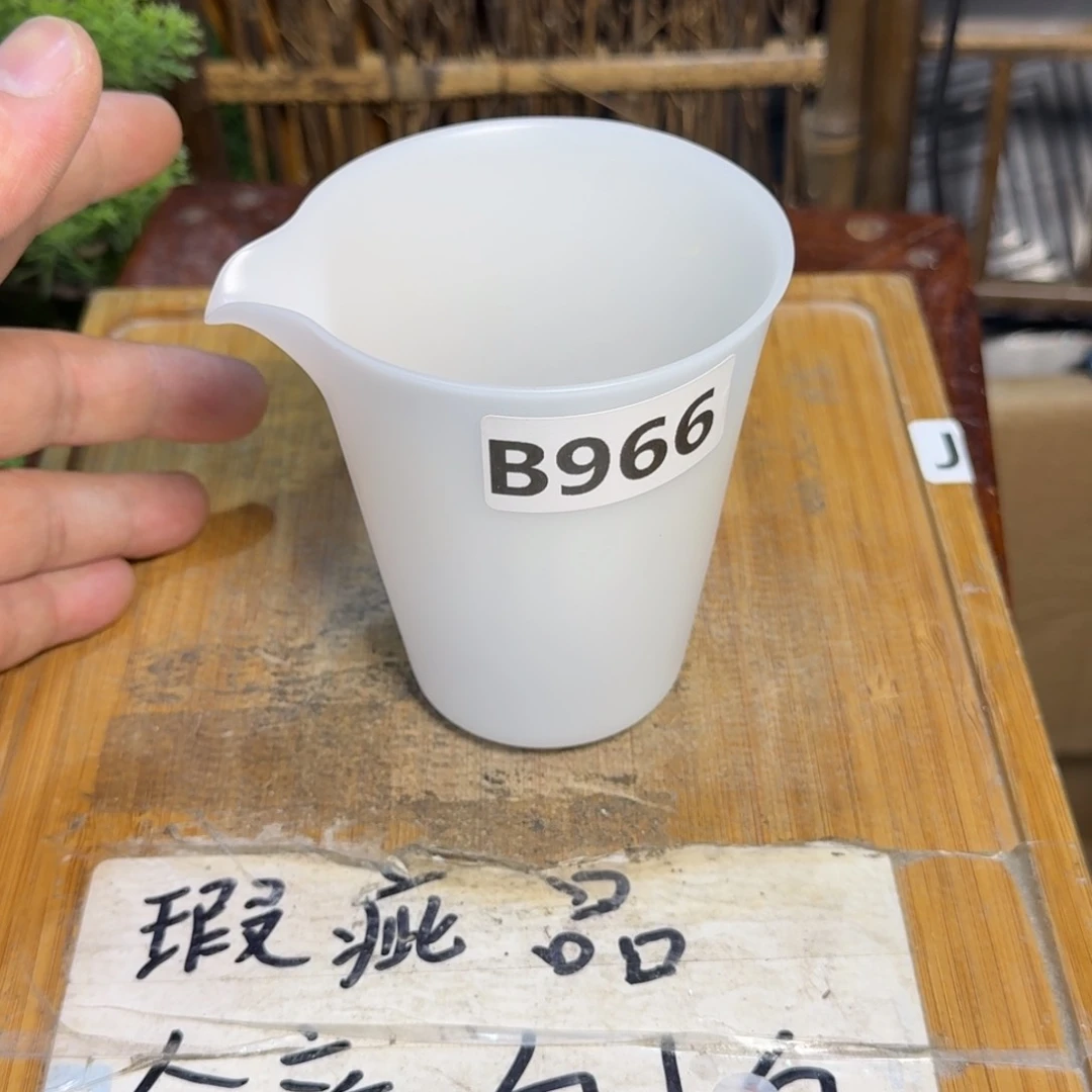 微瑕疵介意勿拍陶瓷器皿A036哑光，略有微瑕疵，无缺口