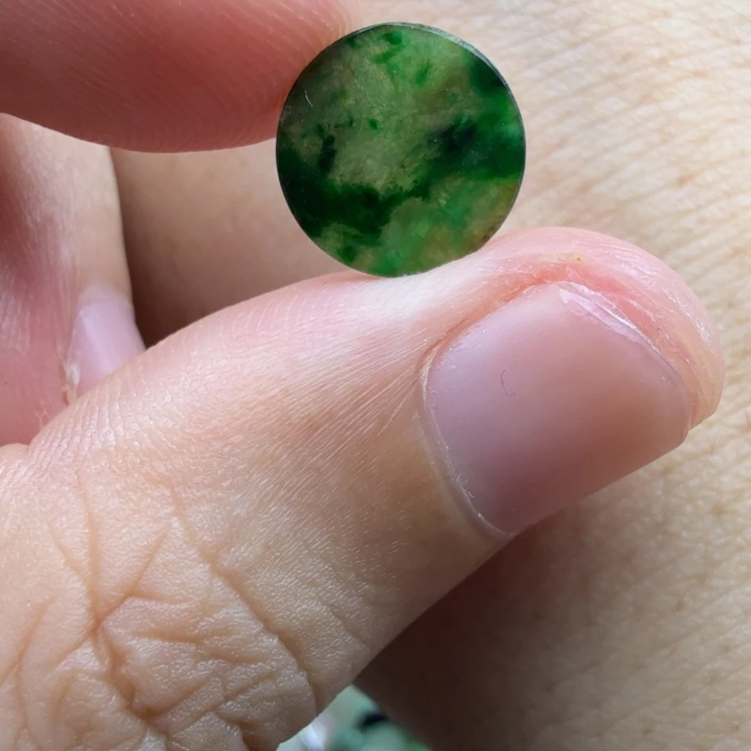 古***瞳翡翠未镶嵌颈饰93