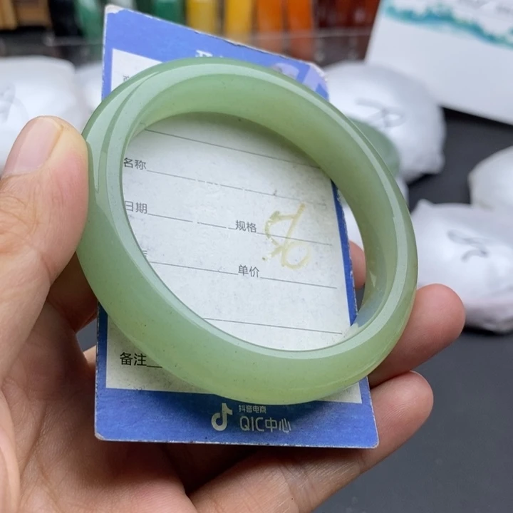 未镶嵌手镯石英质玉