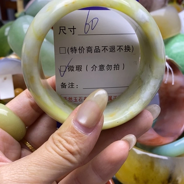 未镶嵌手镯石英质玉