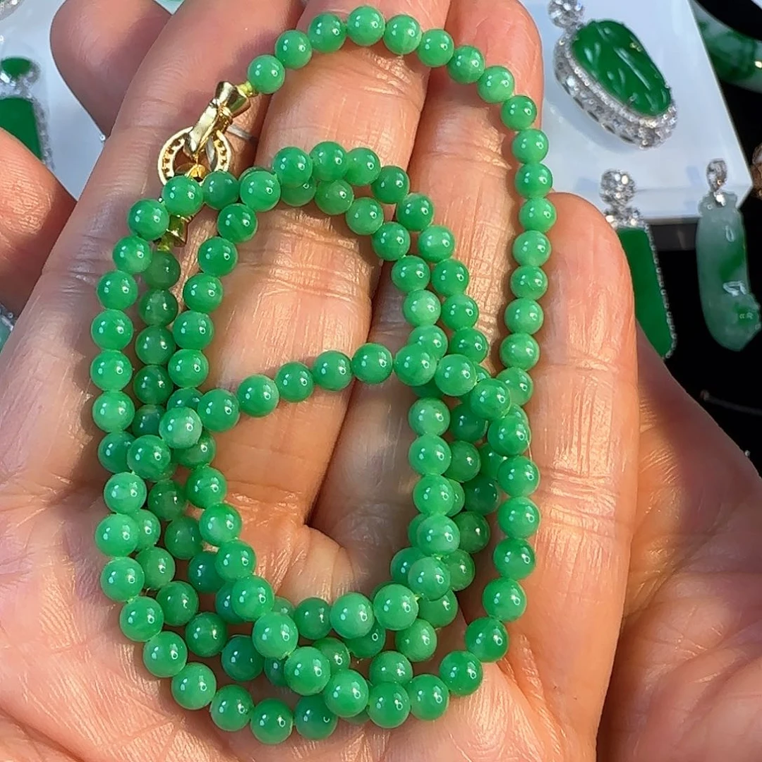 翡翠颈饰未镶嵌圆珠