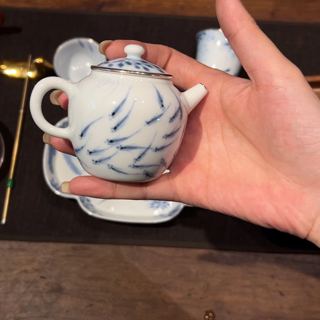 凡***瓷片陶瓷。       陶瓷。