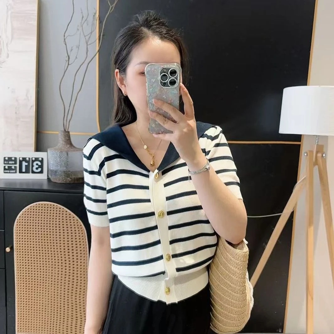 【欧加粒粒】2025夏季减龄复古百搭时尚海军披领针织开衫 H25041061