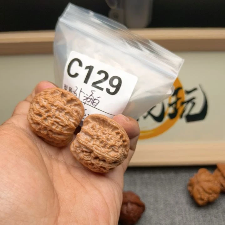 文玩核桃吊坠35白狮子收藏级手捻