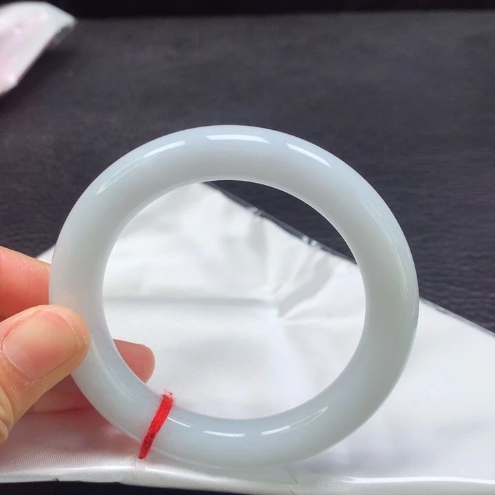 翡翠手镯（圆镯）未镶嵌56圈