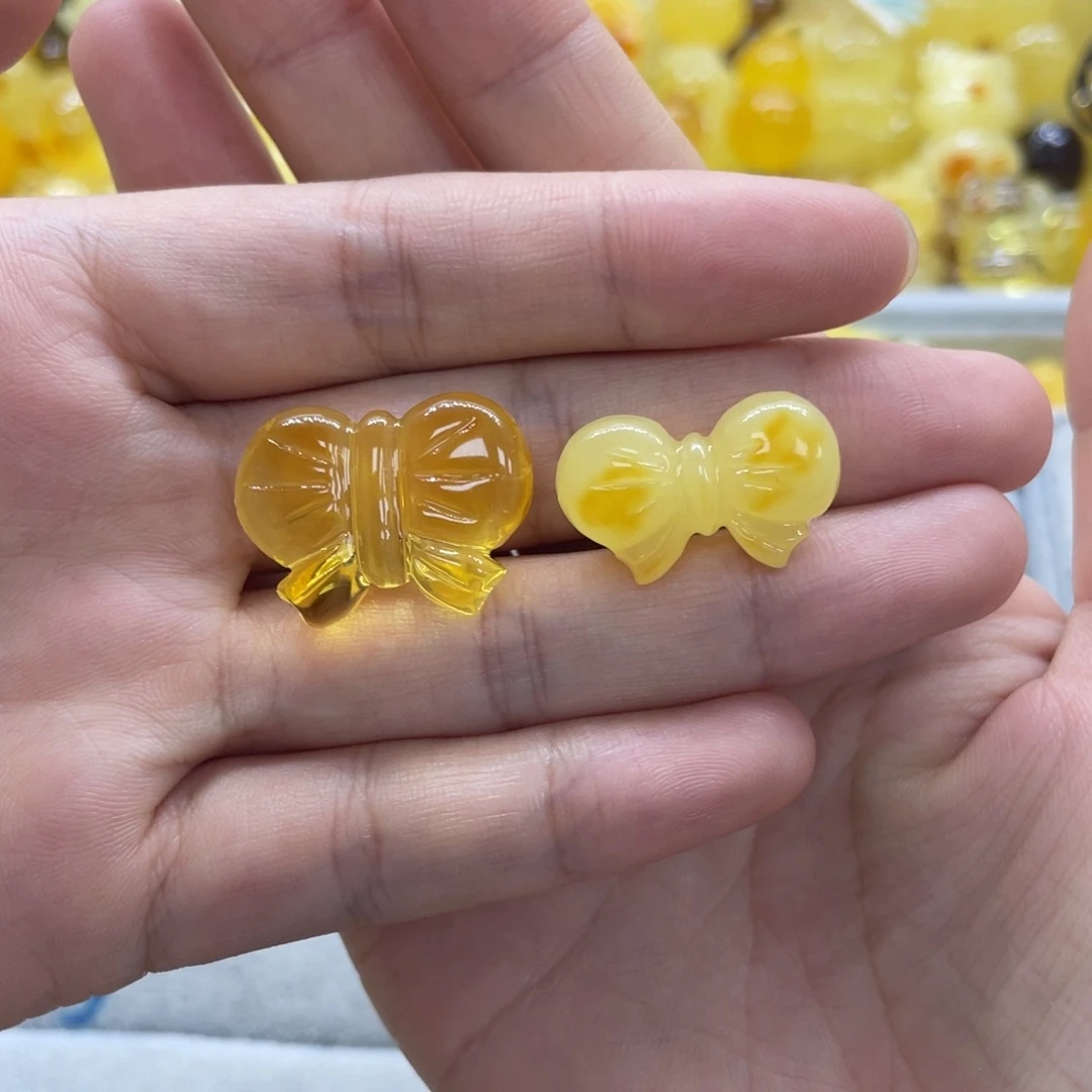 未镶嵌琥珀裸石天然琥珀蝴蝶结3.6克