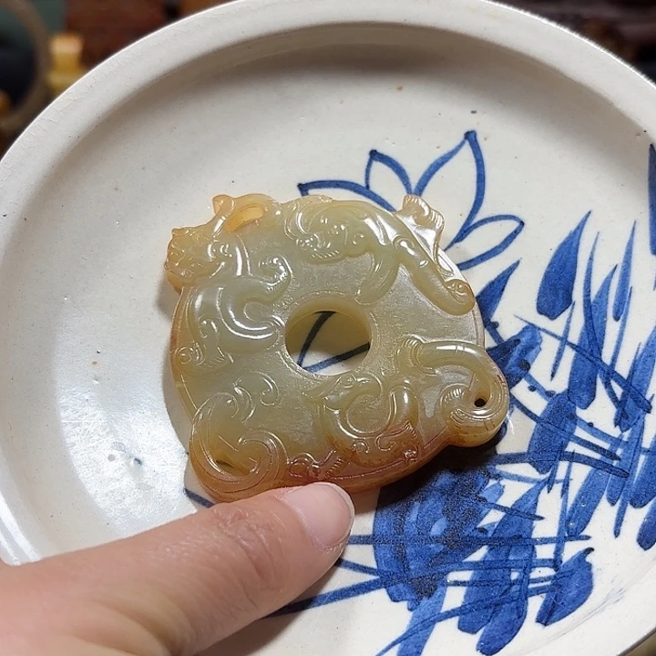 向***界这是个陶瓷的小壁