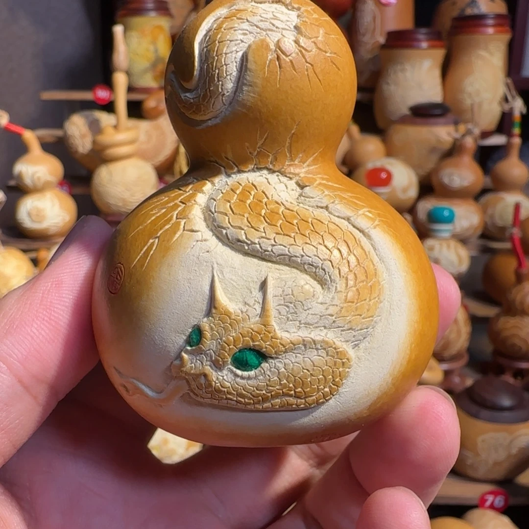 有机玻璃蛇雕刻葫芦