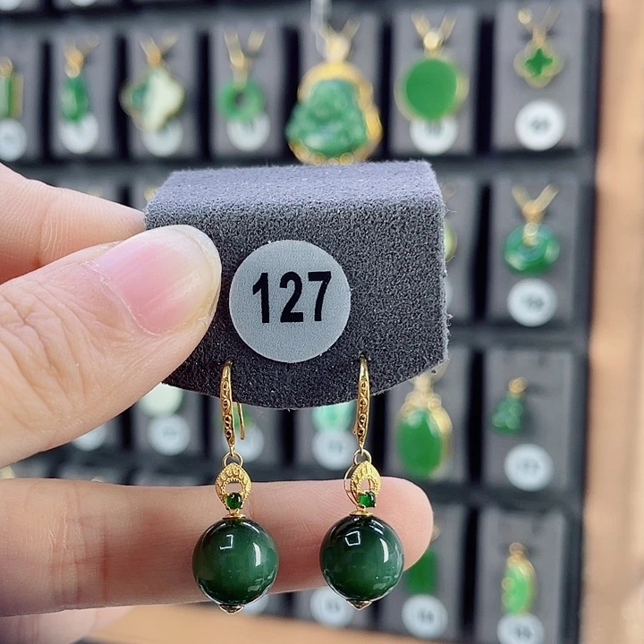 18K金镶嵌和田玉耳饰