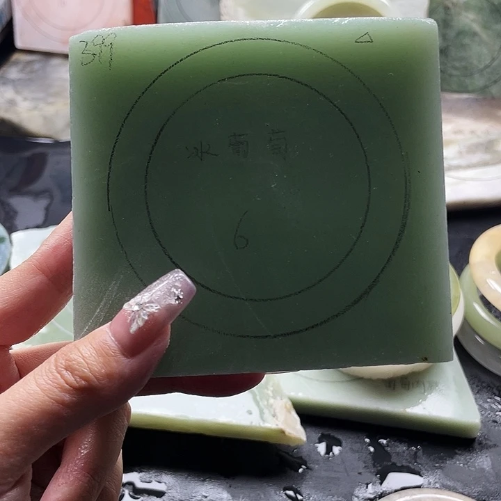 石英质玉未镶嵌手镯定制