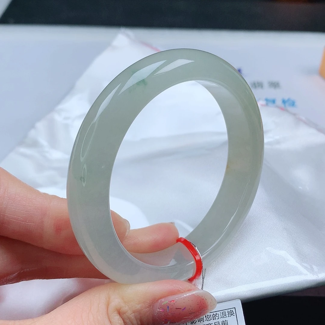 翡翠手镯未镶嵌55圈