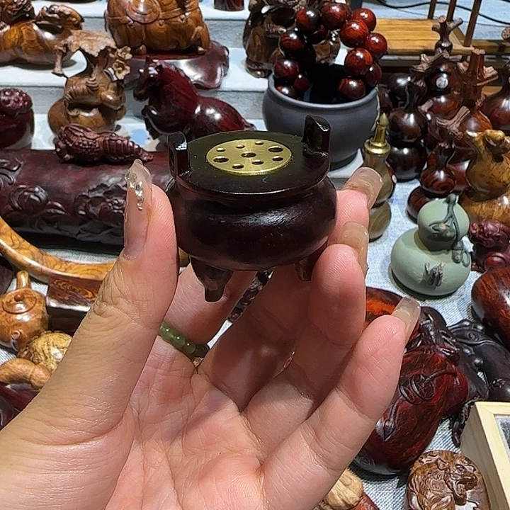 厚***物木段光紫檀雕刻炉摆件