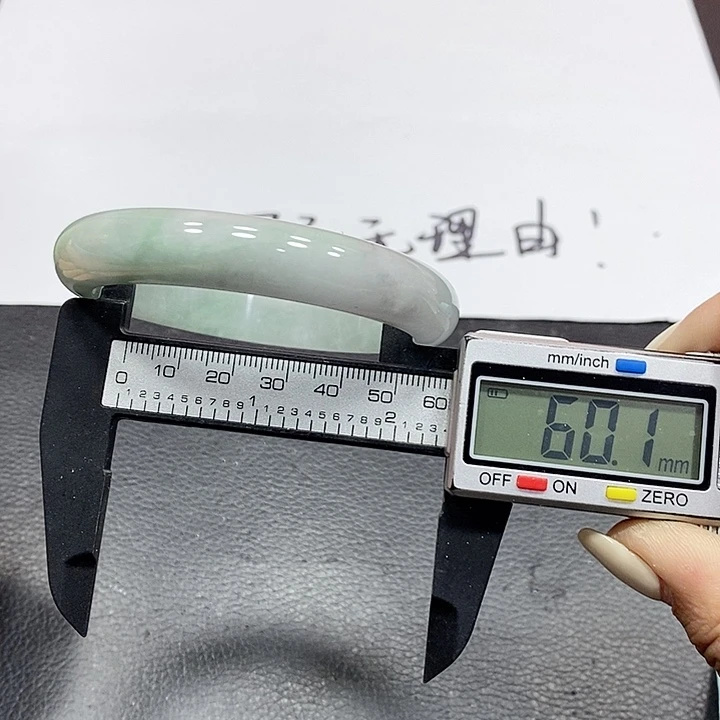 翡翠手镯未镶嵌125