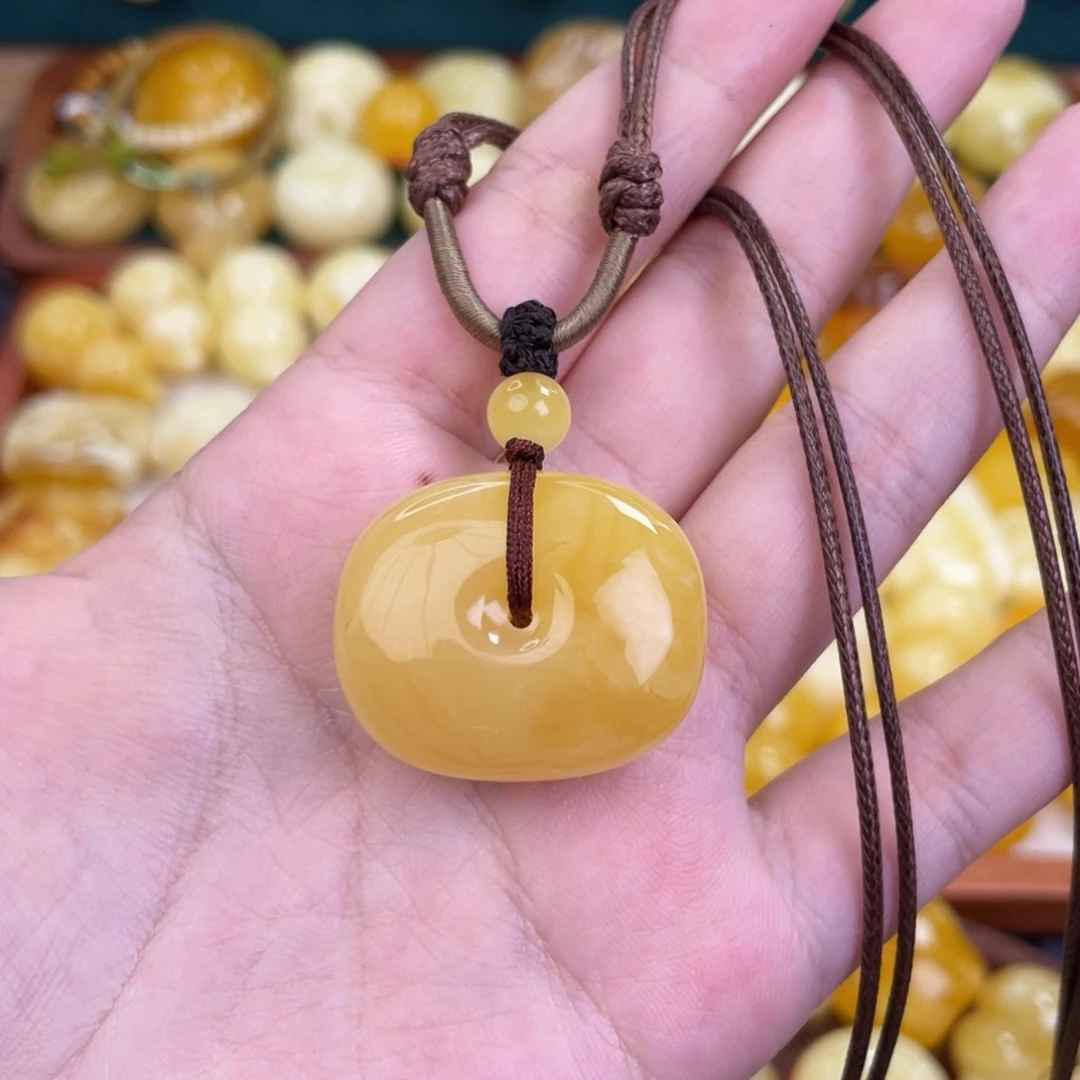 未镶嵌吊坠(赠链)蜜蜡