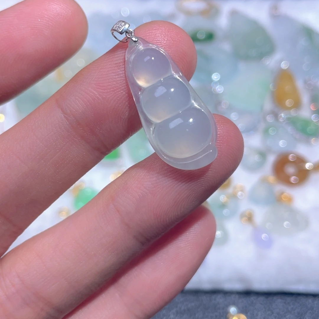 翡翠18K金镶嵌颈饰翡翠