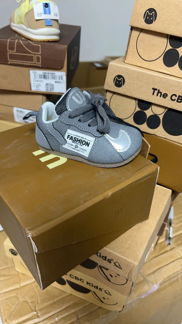 百搭夏季一字带凉鞋低帮半拖后空平底皮带扣方头修面皮低跟