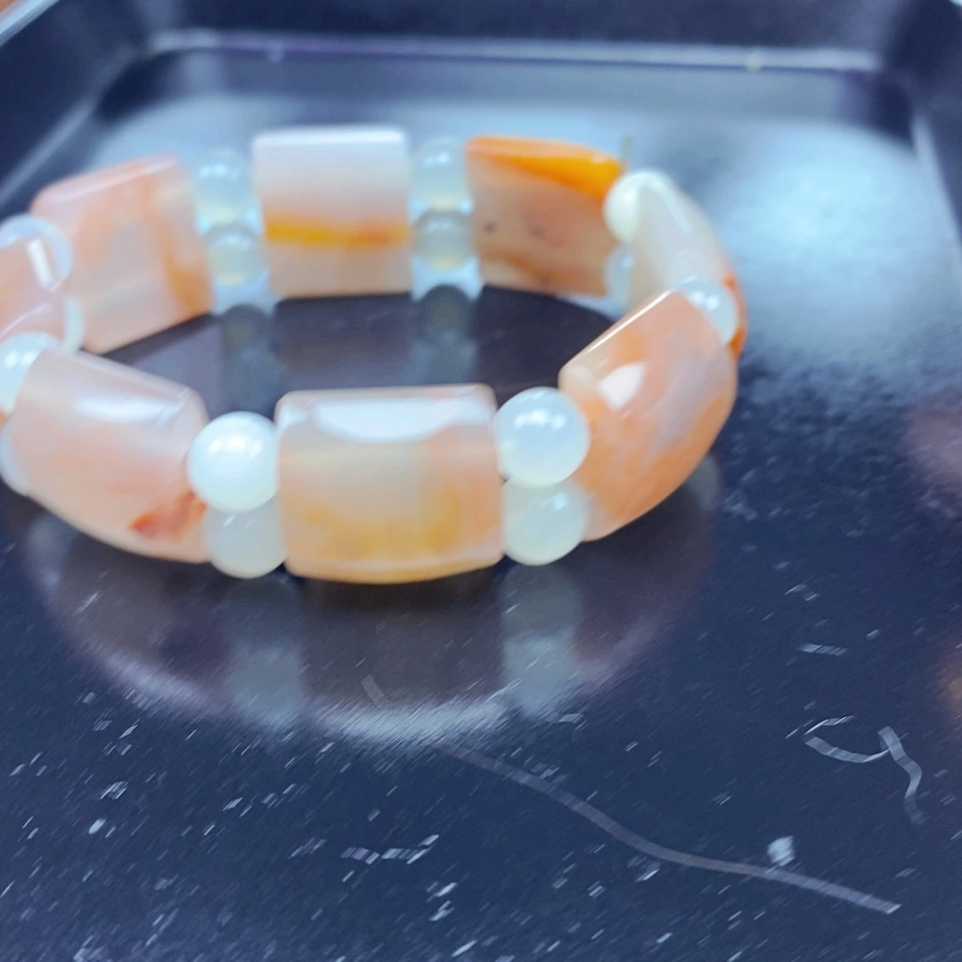 石英质玉（黄龙玉）未镶嵌颈饰