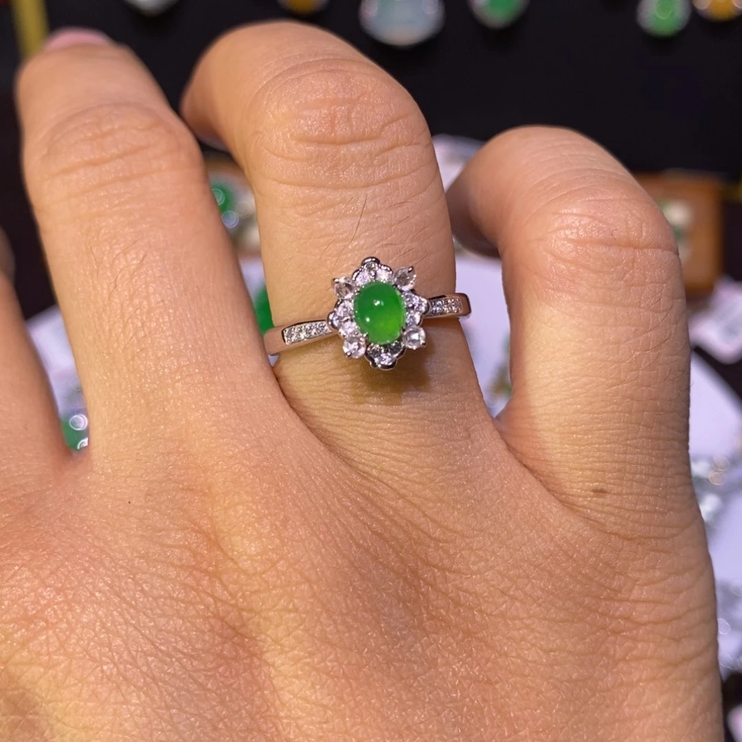 【闪购商品】颈饰18K金镶嵌翡翠