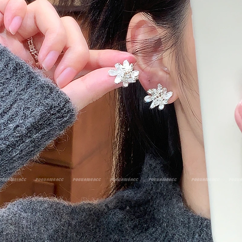 铜合金耳饰 EH389珍珠花朵银色气质轻奢耳钉时尚百搭超仙甜美耳饰