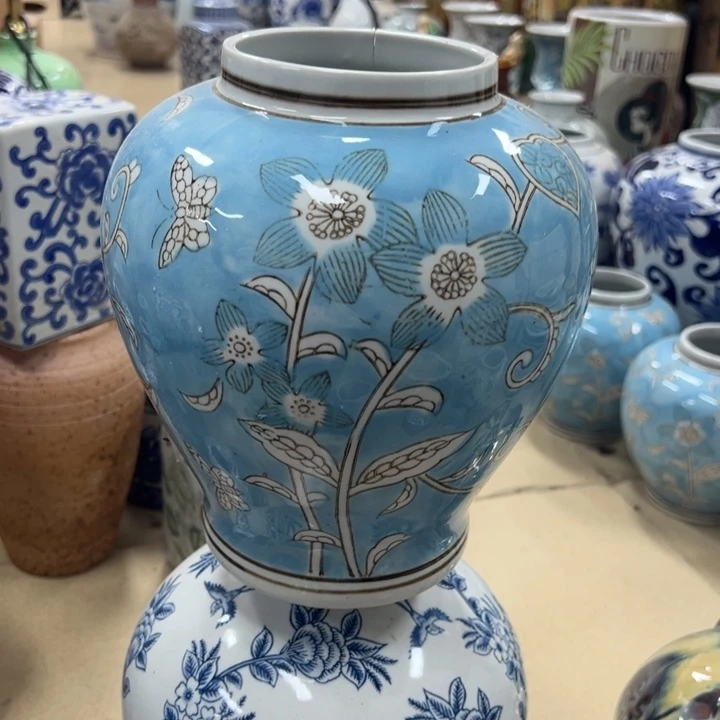 瓷片微瑕陶瓶。。。。。。。。。。。。。