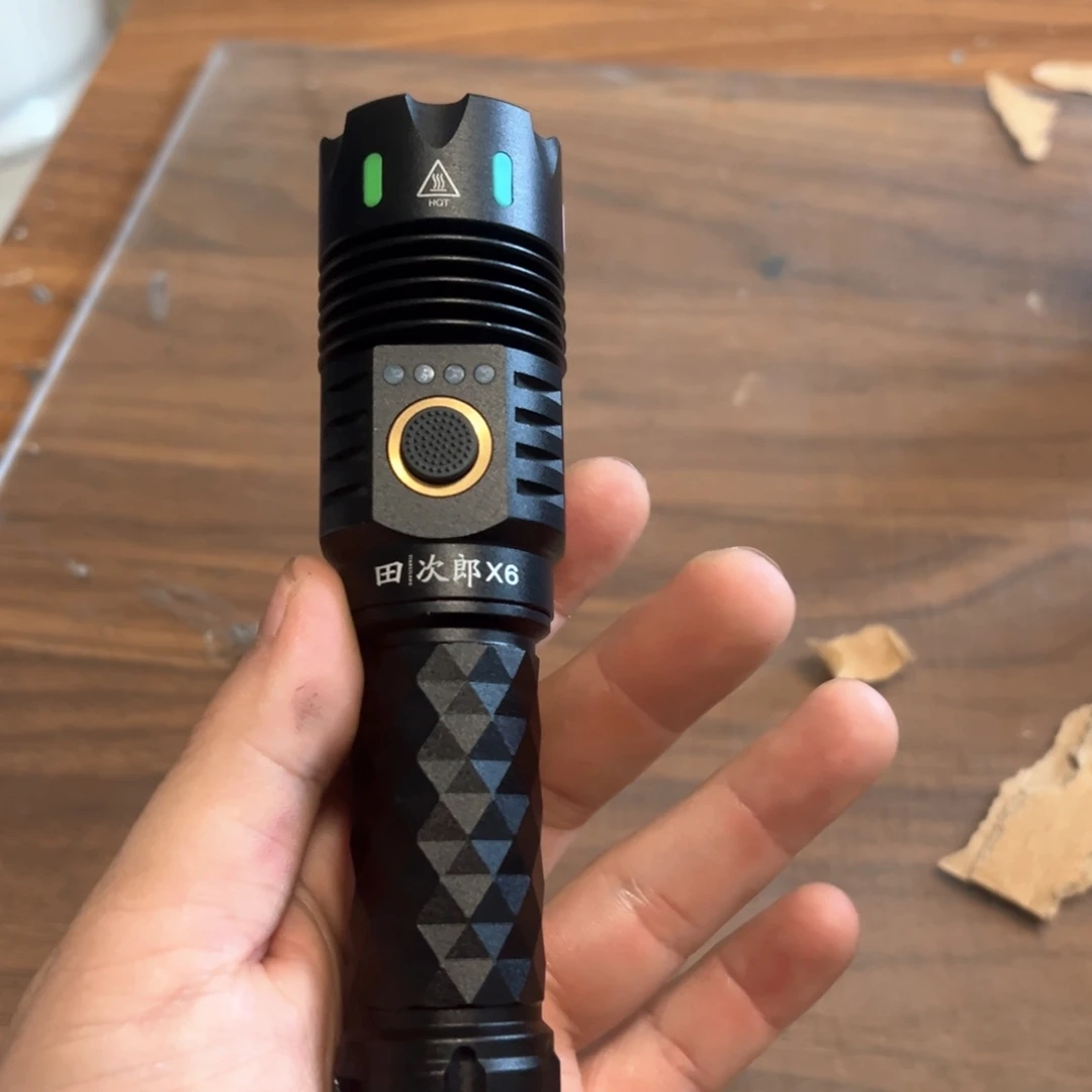 X6强光照射手电万流小直