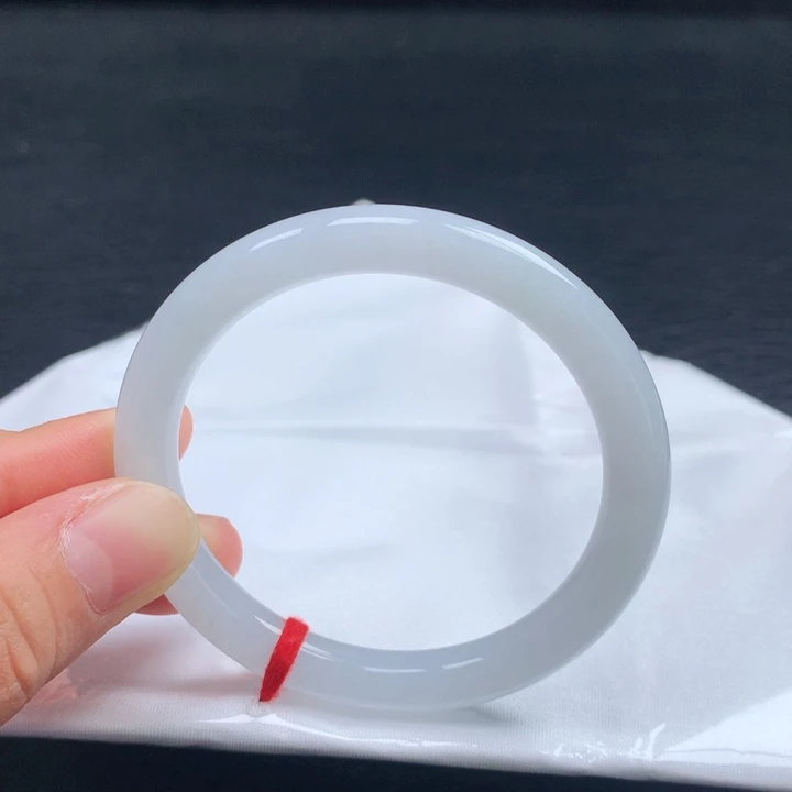 翡翠手镯（圆镯）未镶嵌51圈