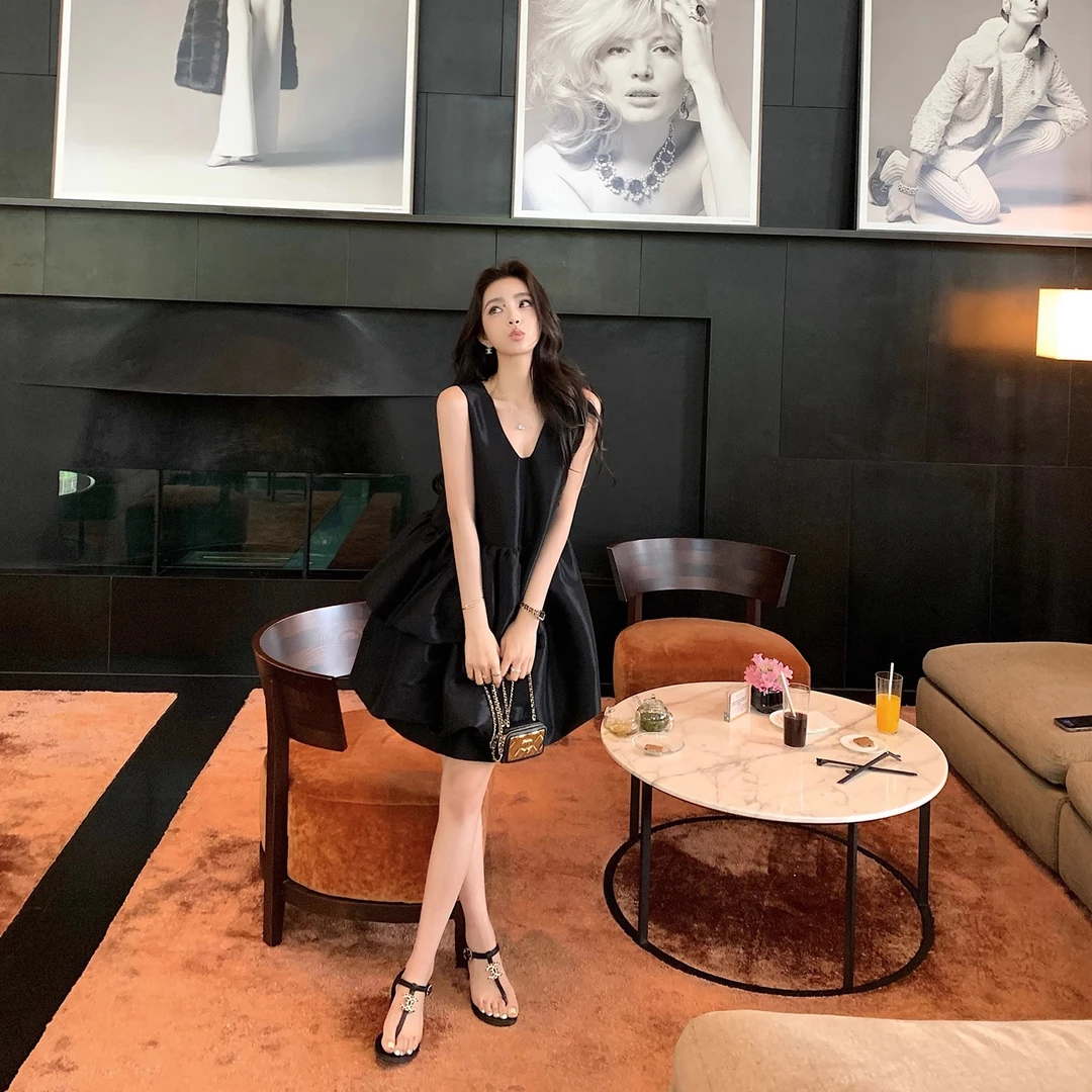 “生日裙3.0”直接美成女主角！定制缎面篙级光泽时髦蓬蓬背心裙