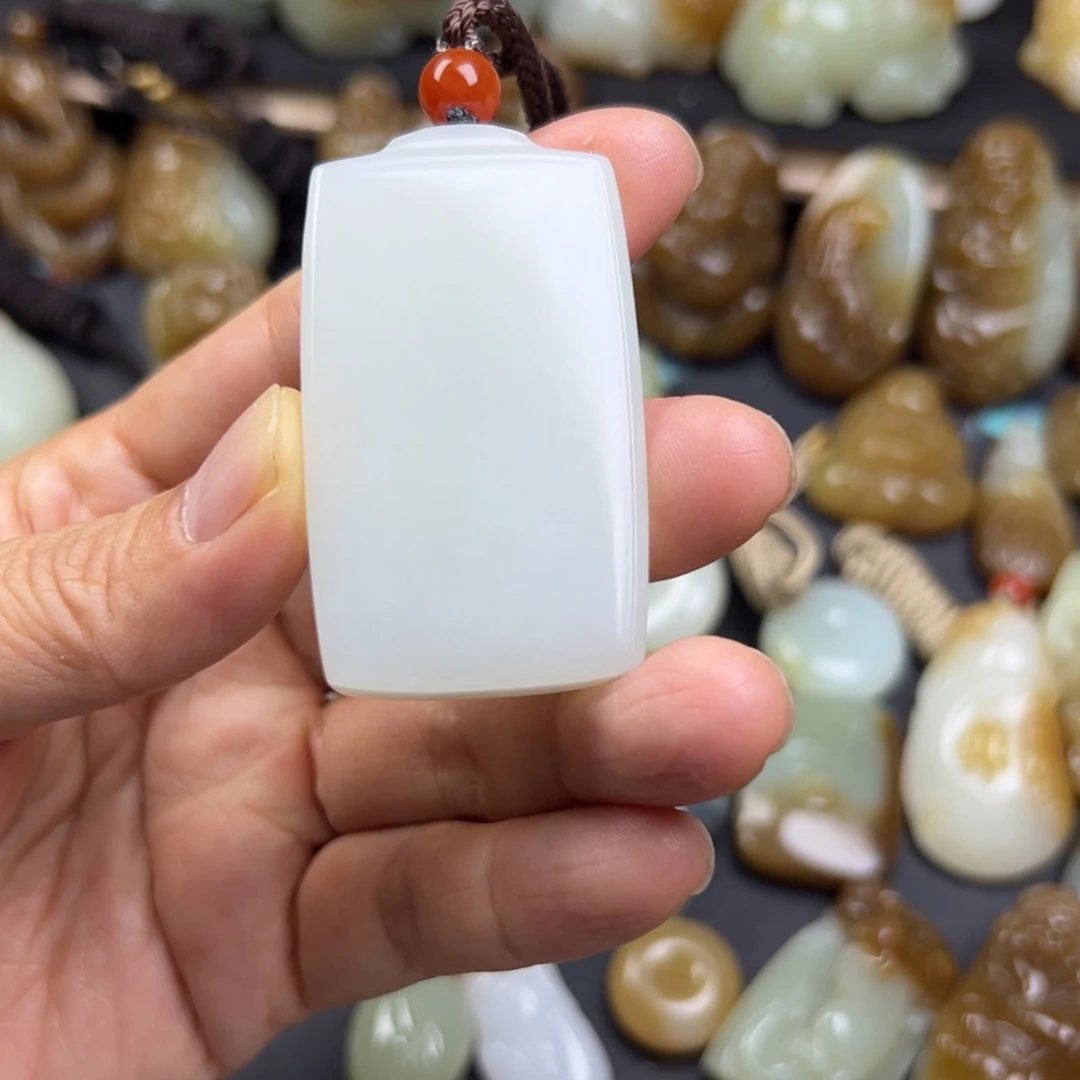 大***圣和田玉（糖玉）未镶嵌颈饰