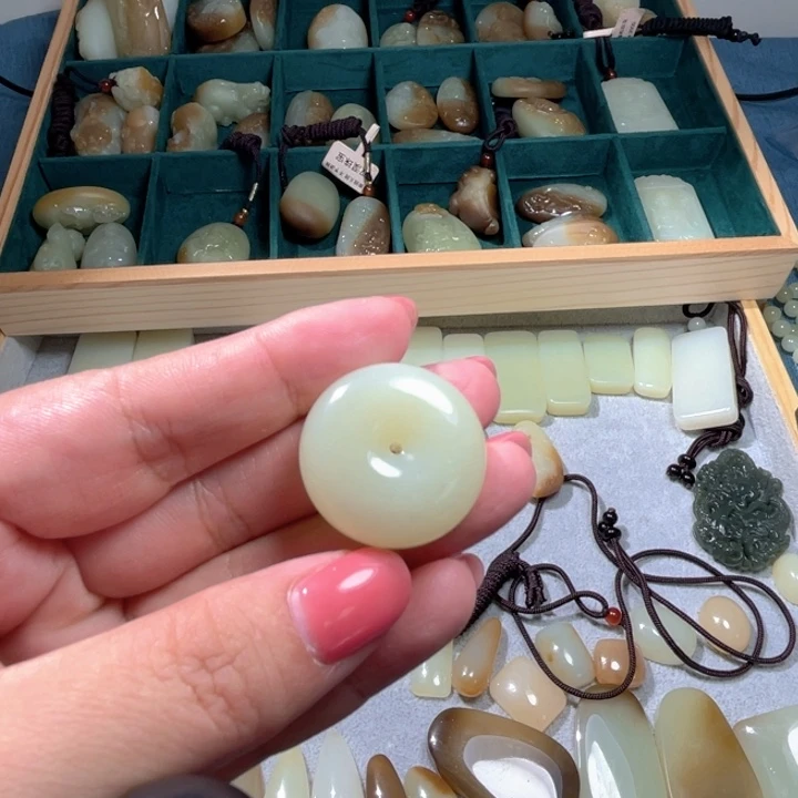 哈***笑未镶嵌和田玉（糖玉）珠宝半成品