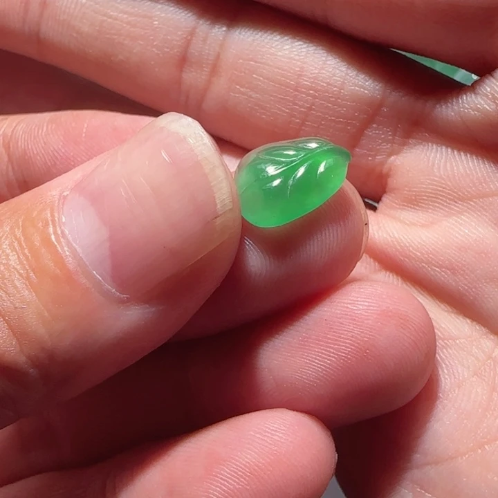 通***润定制翡翠未镶嵌天然翡翠叶子