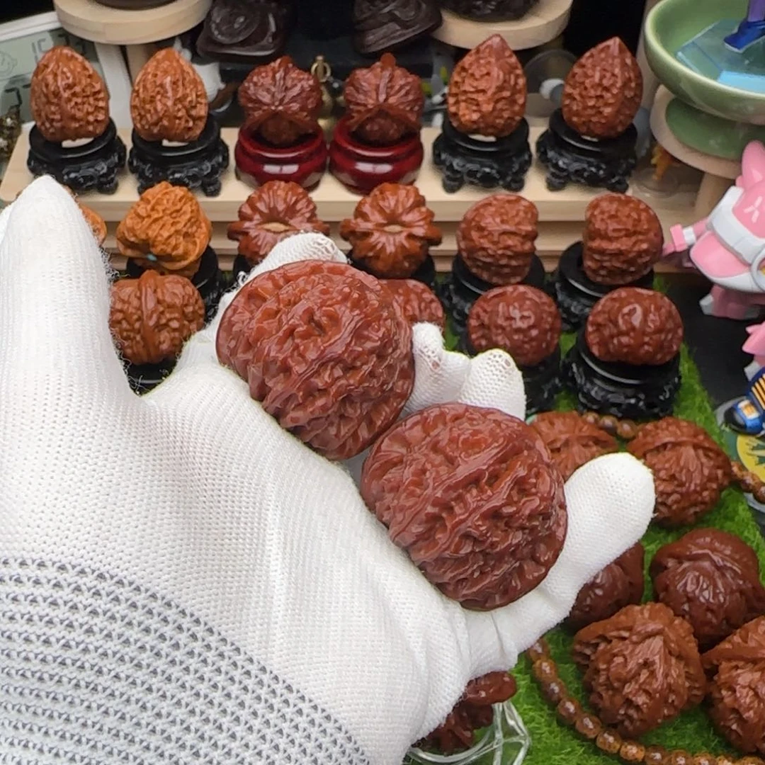 文玩核桃吊坠41红三角白