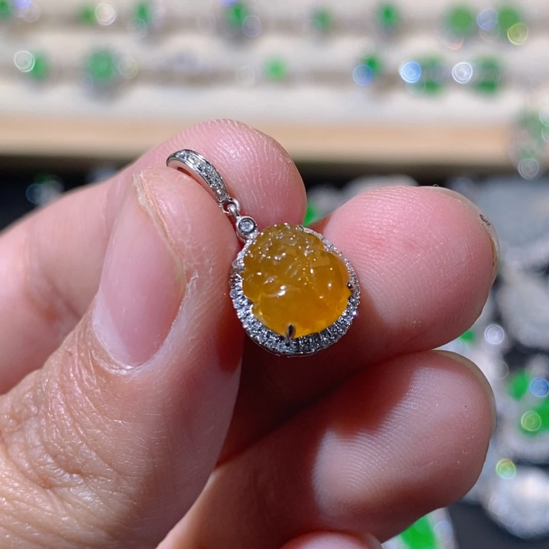 翡翠18K金镶嵌颈饰天然缅甸A货翡翠