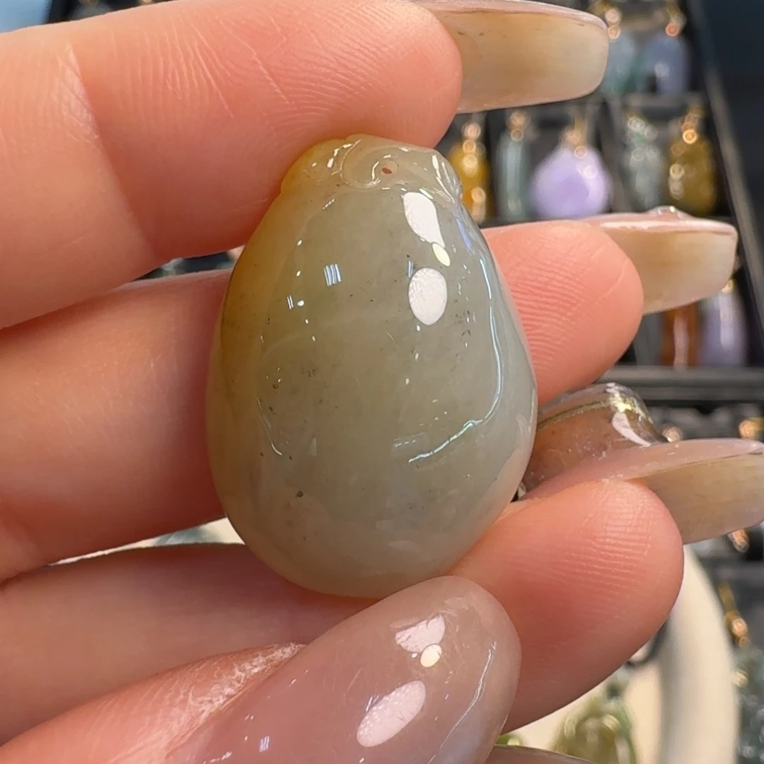 翡翠未镶嵌颈饰福瓜