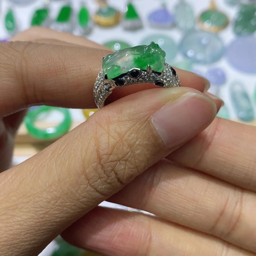 翡翠18K金镶嵌戒指缅甸