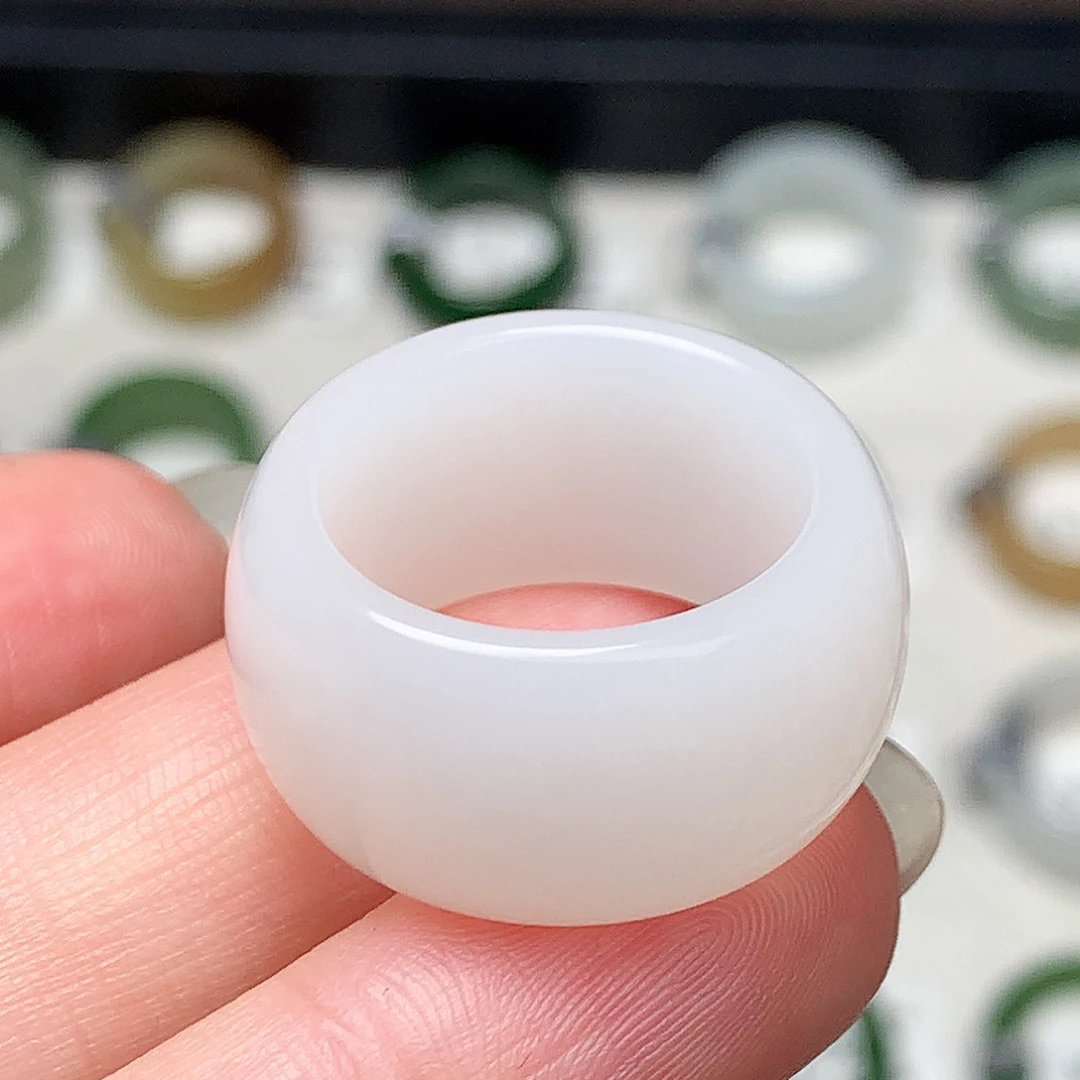 未镶嵌戒指和田玉