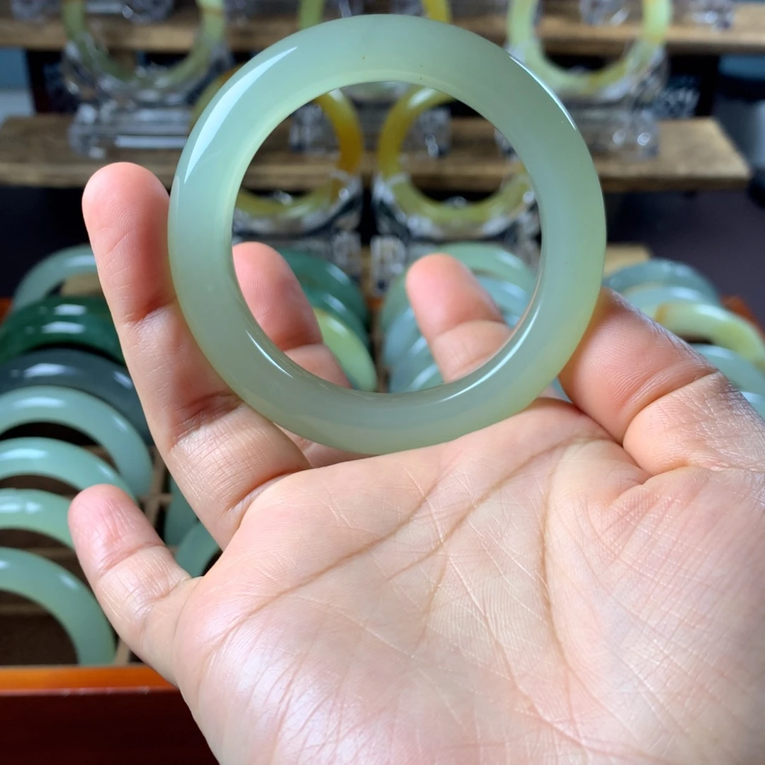 蛇纹石玉未镶嵌手镯