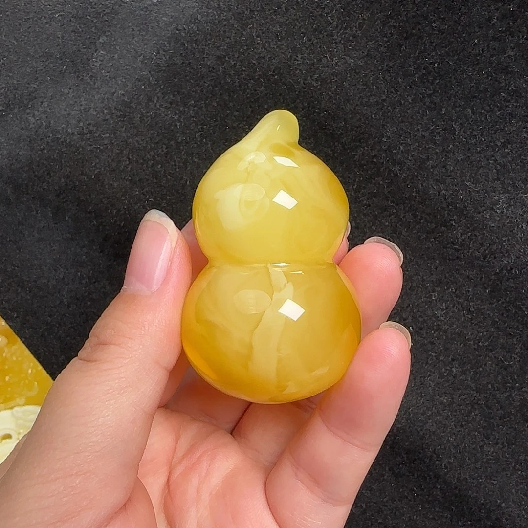 蜜蜡未镶嵌珠宝奇石