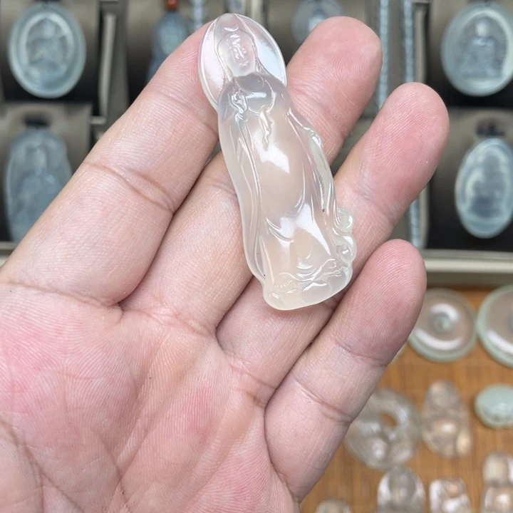 夏***河蛇纹石玉未镶嵌吊坠(赠链)