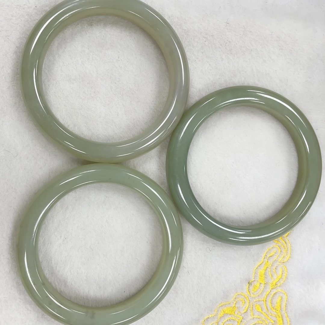 天然和田玉手镯（多样性拍一发一）z