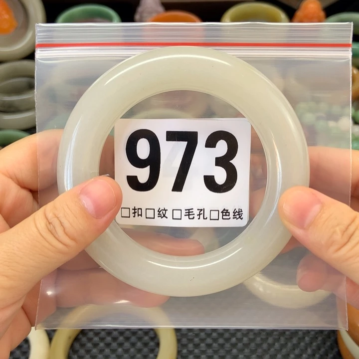 石英质玉手镯未镶嵌上****