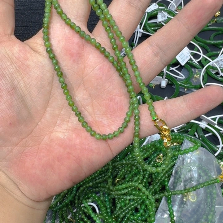 和田玉（碧玉）颈饰未镶嵌