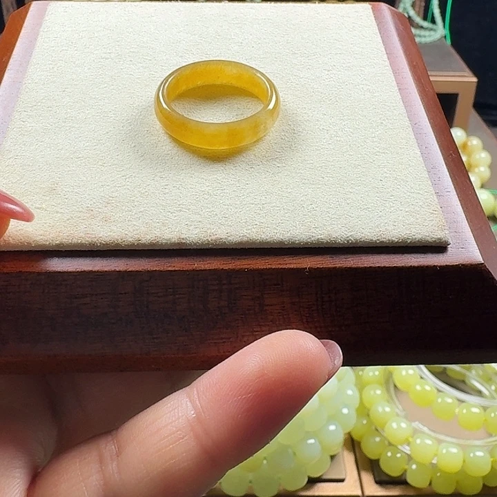 香***哥和田玉（糖玉）未镶嵌手链