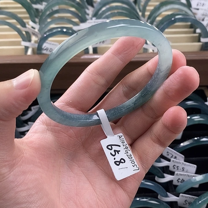 翡翠手镯未镶嵌王*呢65.81