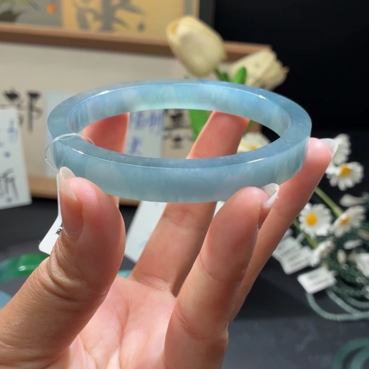 未镶嵌手镯翡翠湖水蓝