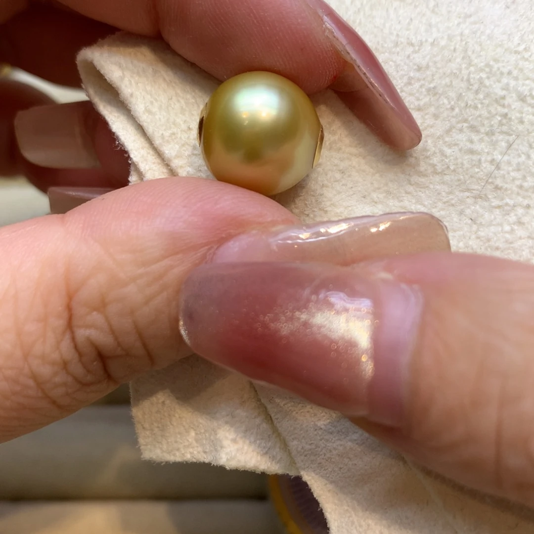 颈饰18K金镶嵌海水珍珠