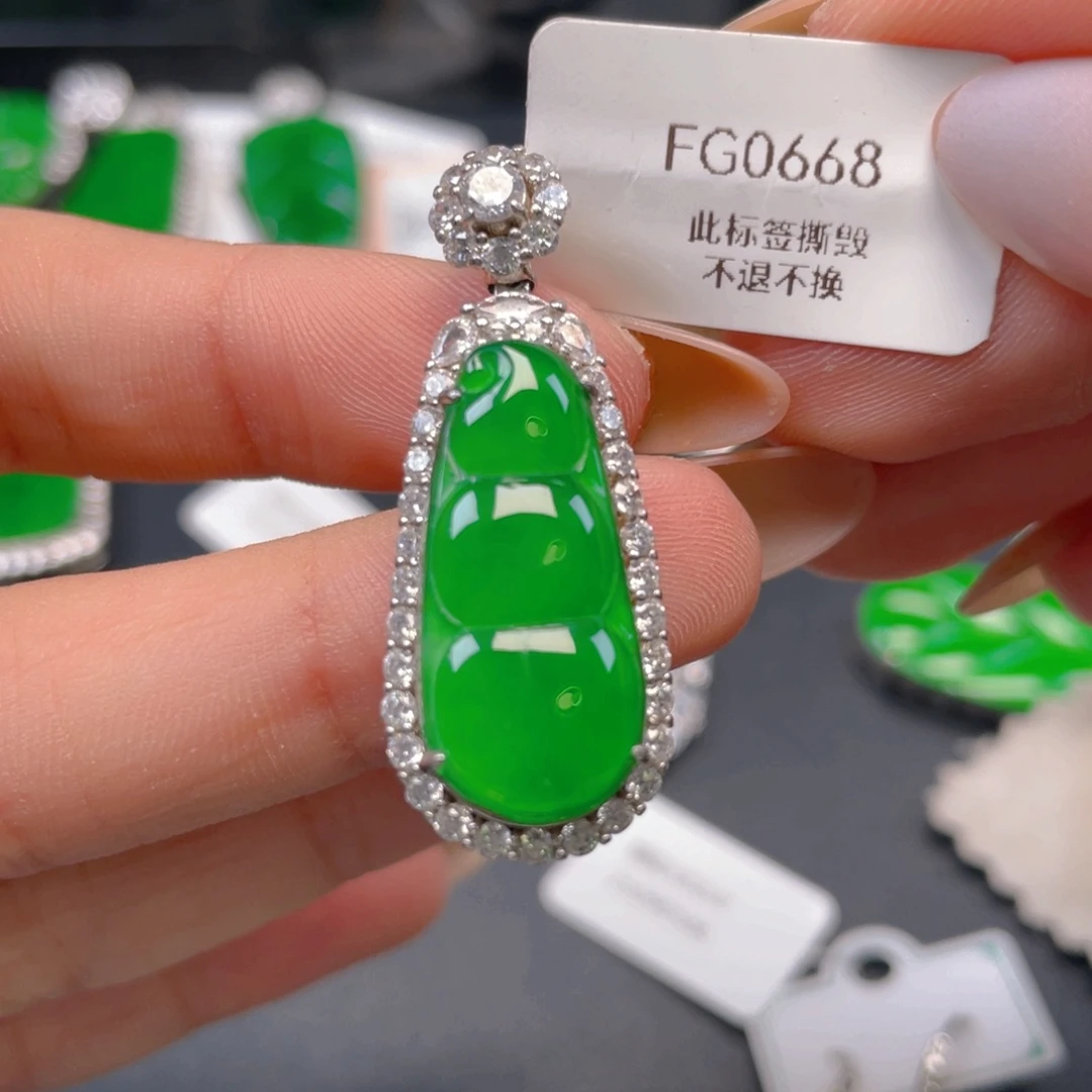 【闪购商品】颈饰银S925镶嵌翡翠翡翠