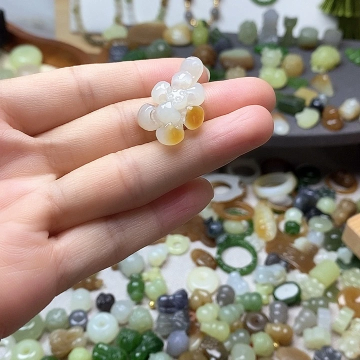 未镶嵌和田玉挂件糖白莲花