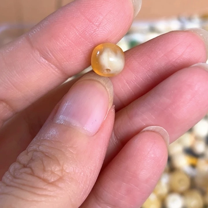 未镶嵌蜜蜡裸石8mm一个