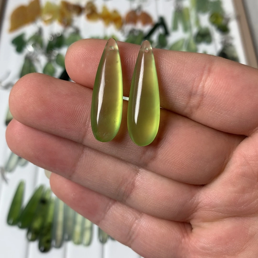 蛇纹石玉耳饰未镶嵌