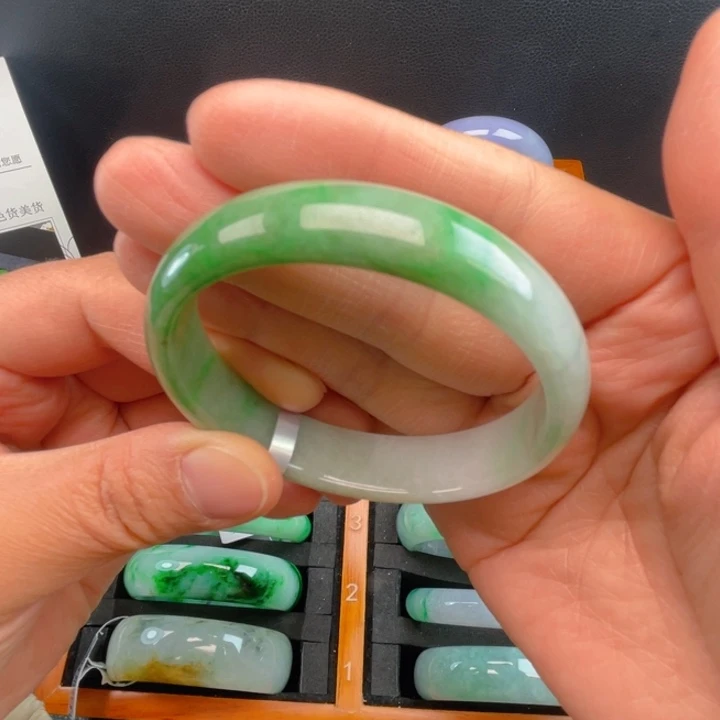 翡翠未镶嵌手镯（贵妃镯）缅甸翡翠